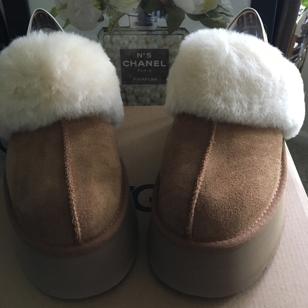 UGG FUNKETTE NIB AUTHENTIC GENUINE SUEDE & LAMB FUR PLATFORM CHESTNUT SLIPPERS